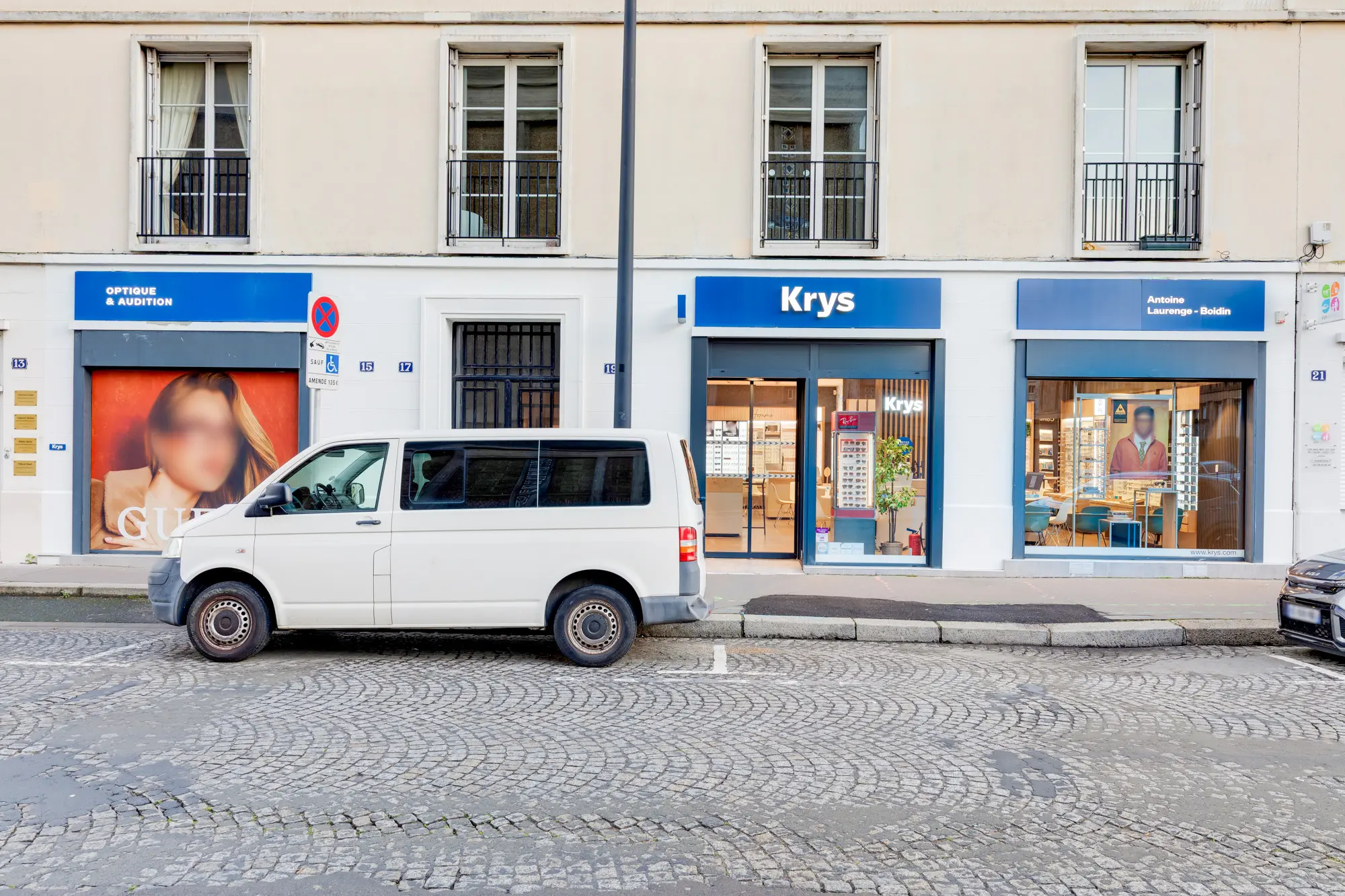 Devanture du centre Krys Audition Les Halles au Havre